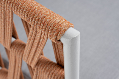 "Диего" кресло плетеное из роупа, каркас алюминий светло-серый (RAL7035) муар, роуп оранжевый меланж круглый, ткань светло-серая